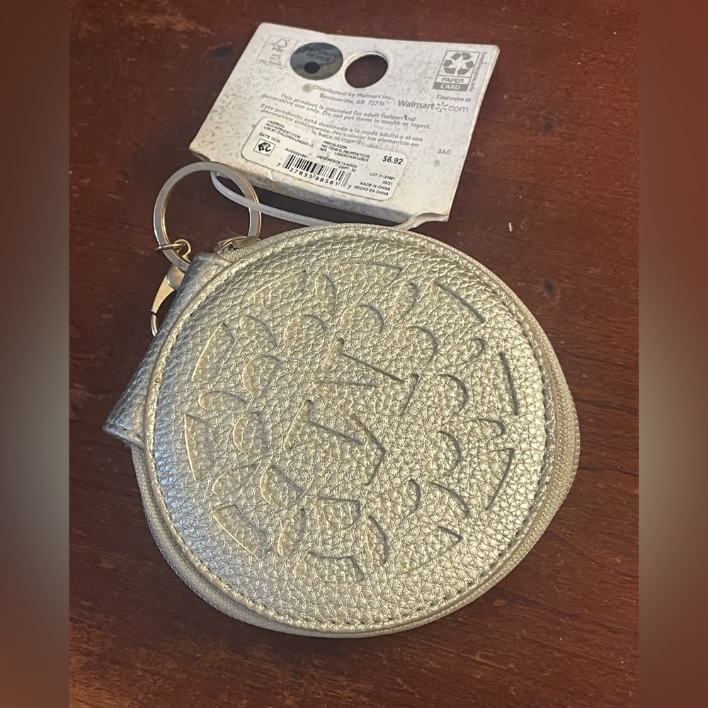 Time and Tru Silver Quilted Wallet